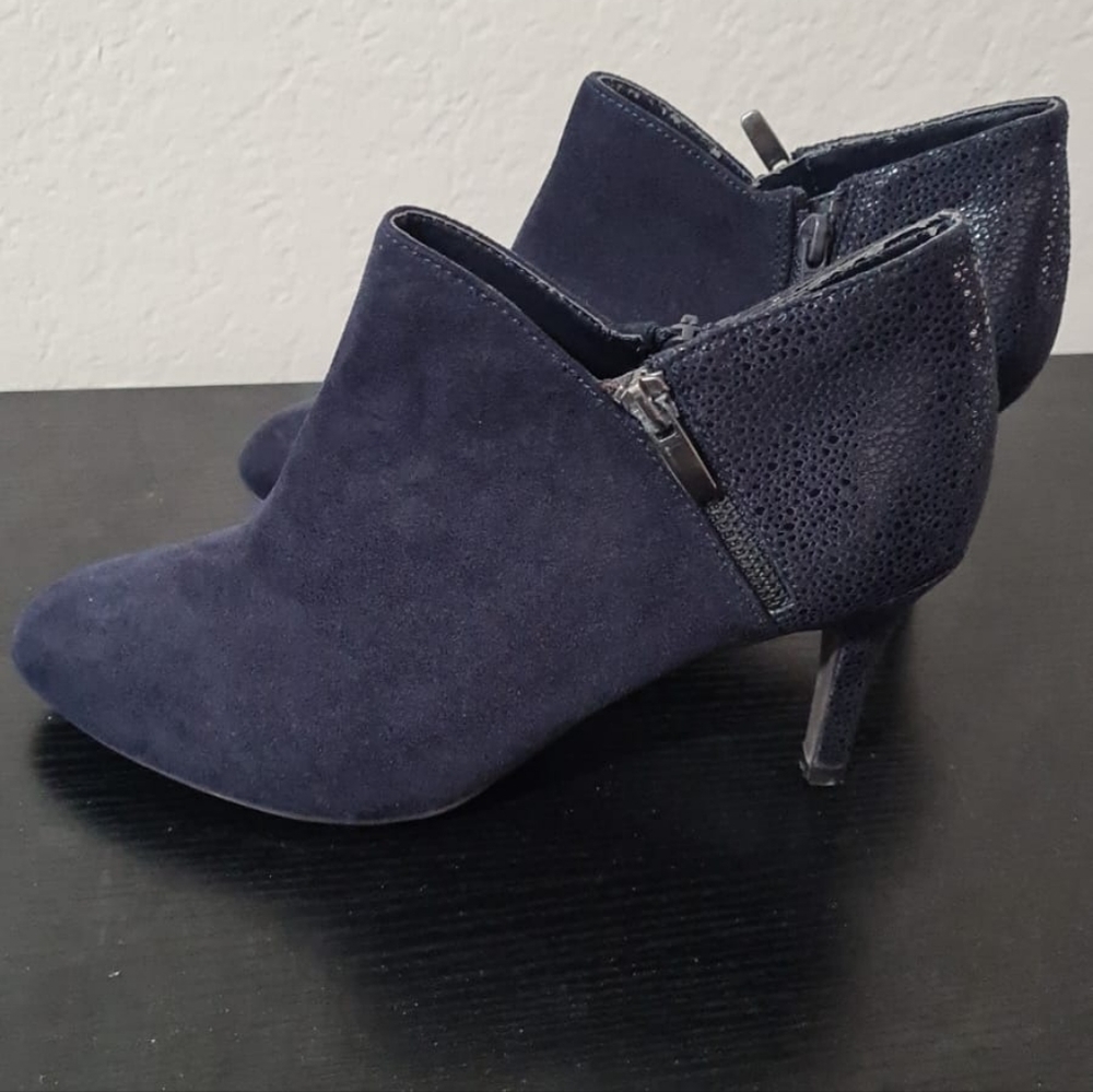 NWOT elegant NWT M&S navy blue ankle boots